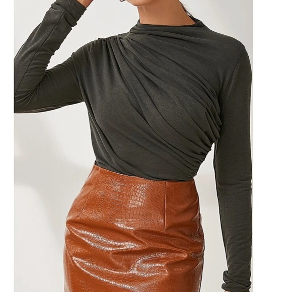 Black minimalist ruched - Picture 13 of 15